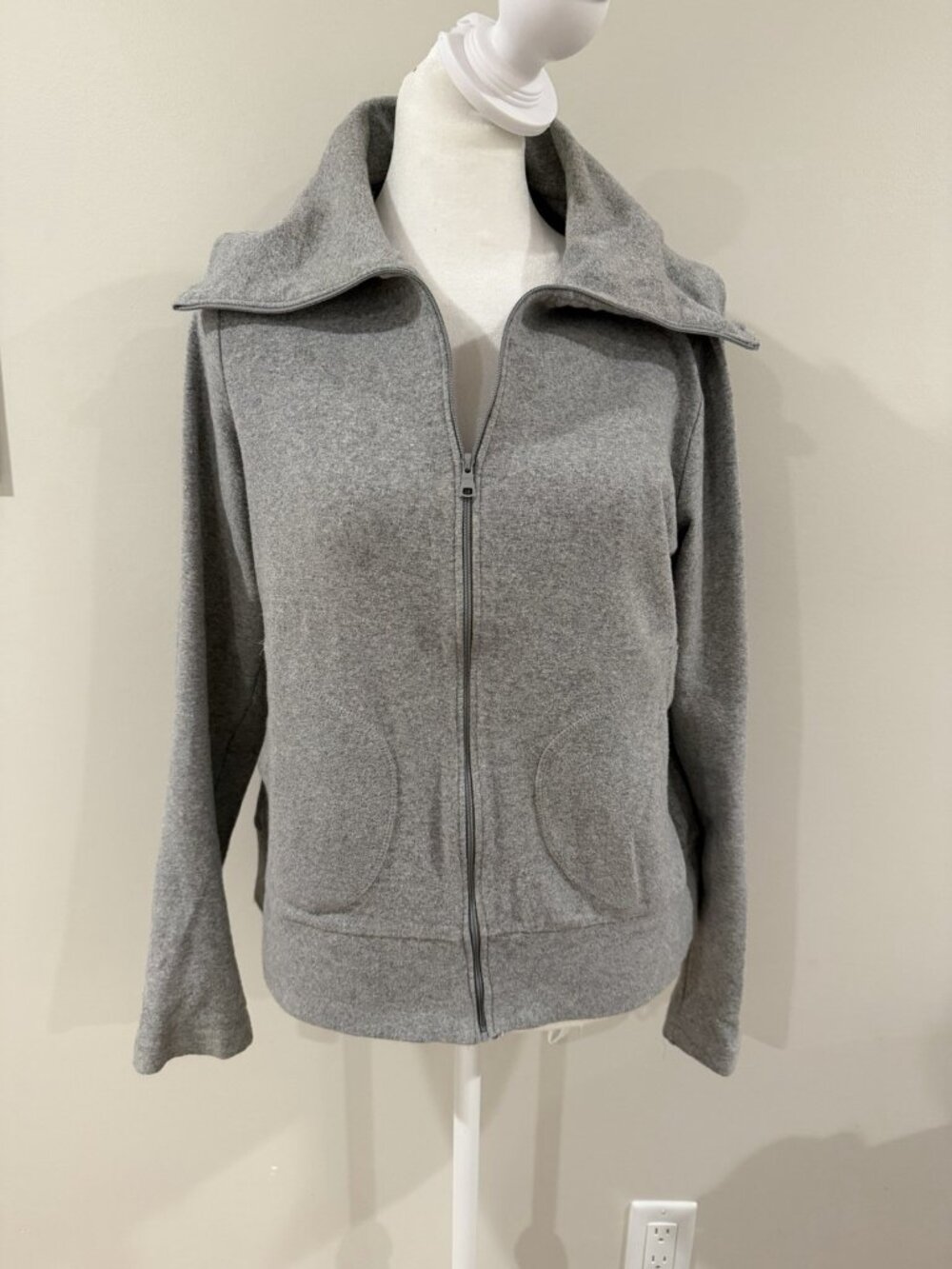 Banana Republic Women’s Full Zip Sweater Light Grey Size L NWOT